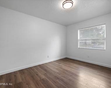 231 E 16th Street - Photo Thumbnail 10