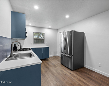 231 E 16th Street - Photo Thumbnail 9
