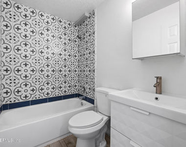 231 E 16th Street - Photo Thumbnail 12