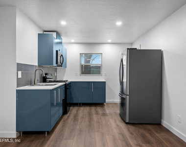 231 E 16th Street - Photo Thumbnail 6