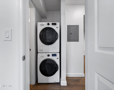 231 E 16th Street - Photo Thumbnail 15