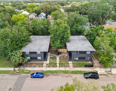 231 E 16th Street - Photo Thumbnail 17