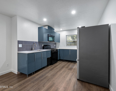 231 E 16th Street - Photo Thumbnail 7
