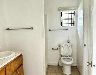 1851 W 19th Street - Photo Thumbnail 13