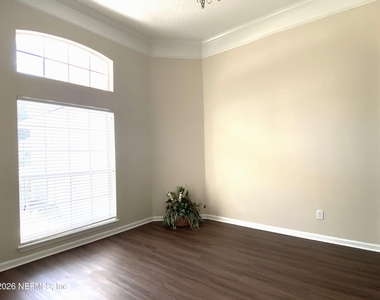 10519 Creston Glen Circle - Photo Thumbnail 1