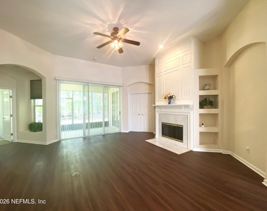 10519 Creston Glen Circle - Photo Thumbnail 2