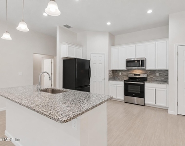 6117 Patriots Landing Lane - Photo Thumbnail 8