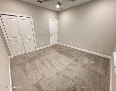 212 Willow Creek Court - Photo Thumbnail 5