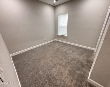 212 Willow Creek Court - Photo Thumbnail 21