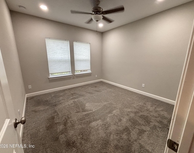 212 Willow Creek Court - Photo Thumbnail 4