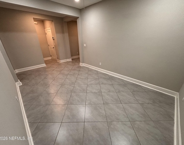 212 Willow Creek Court - Photo Thumbnail 9