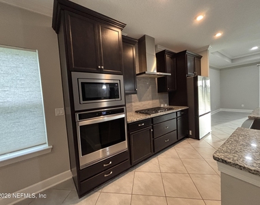 212 Willow Creek Court - Photo Thumbnail 12