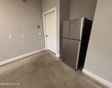 212 Willow Creek Court - Photo Thumbnail 28
