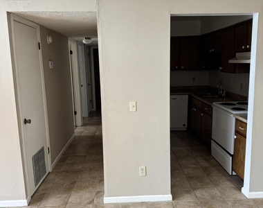 4751 San Jose Manor Drive W - Photo Thumbnail 3