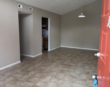 4751 San Jose Manor Drive W - Photo Thumbnail 2