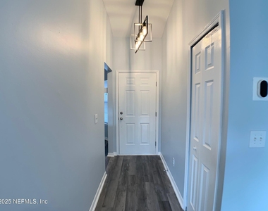 3201 Deer Creek Drive - Photo Thumbnail 2