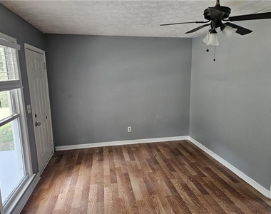 219 Heritage Way - Photo Thumbnail 9