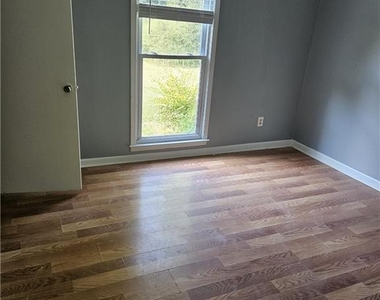 219 Heritage Way - Photo Thumbnail 10