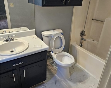 219 Heritage Way - Photo Thumbnail 8
