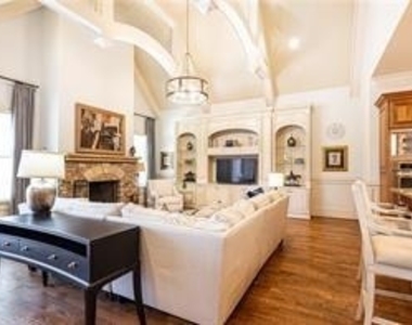 5352 Lacosta Lane - Photo Thumbnail 18