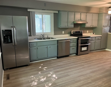 513 E Main Street - Photo Thumbnail 6