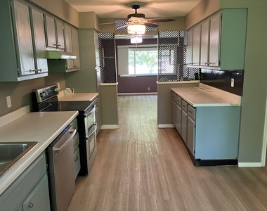 513 E Main Street - Photo Thumbnail 5