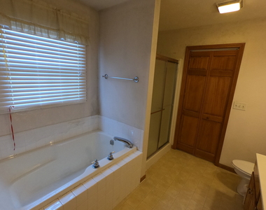 3125 Old Jamestown Road - Photo Thumbnail 10