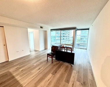 9725 Woods Drive - Photo Thumbnail 6