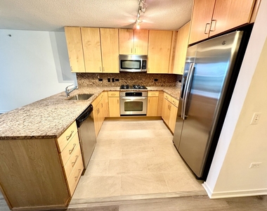 9725 Woods Drive - Photo Thumbnail 4