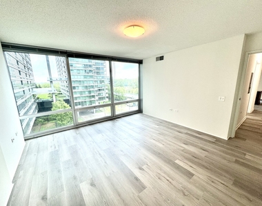 9725 Woods Drive - Photo Thumbnail 10