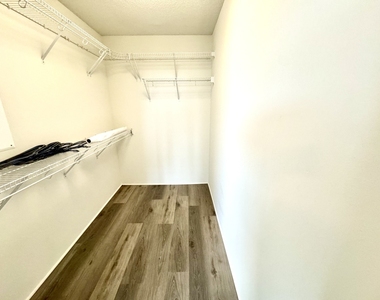9725 Woods Drive - Photo Thumbnail 13