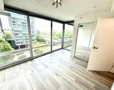 9725 Woods Drive - Photo Thumbnail 14