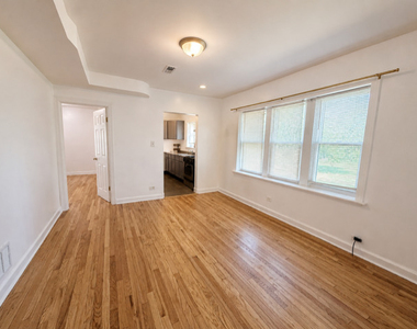 834 N Christiana Avenue - Photo Thumbnail 5