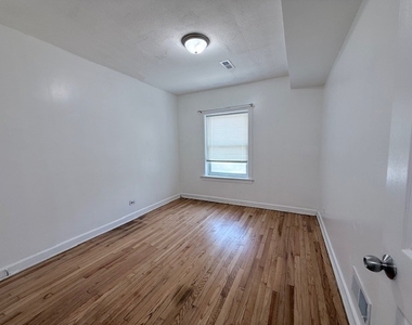 834 N Christiana Avenue - Photo Thumbnail 6
