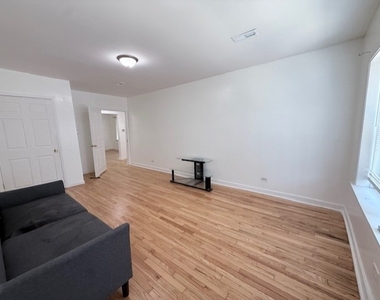 834 N Christiana Avenue - Photo Thumbnail 3
