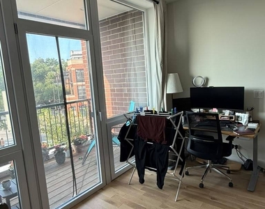 2105 W Caton Street - Photo Thumbnail 3