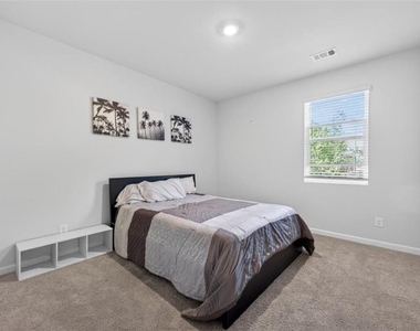 7566 Jennadee Drive - Photo Thumbnail 11