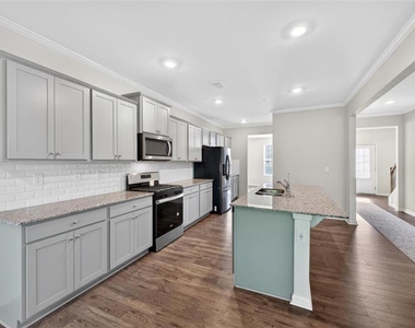 7566 Jennadee Drive - Photo Thumbnail 6