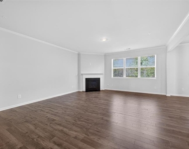 7566 Jennadee Drive - Photo Thumbnail 4