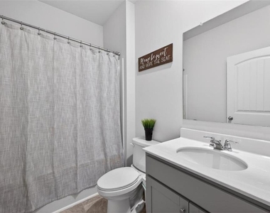 7566 Jennadee Drive - Photo Thumbnail 10