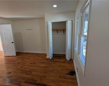 3915 Emerald North Drive - Photo Thumbnail 14