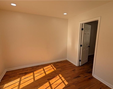 3915 Emerald North Drive - Photo Thumbnail 7