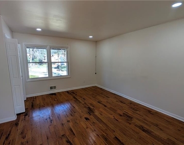 3915 Emerald North Drive - Photo Thumbnail 11