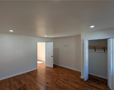 3915 Emerald North Drive - Photo Thumbnail 13