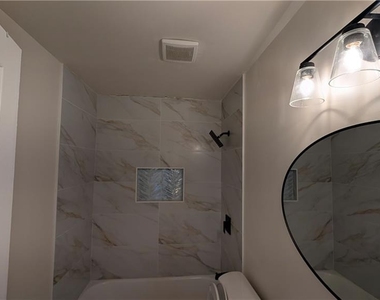 3915 Emerald North Drive - Photo Thumbnail 8