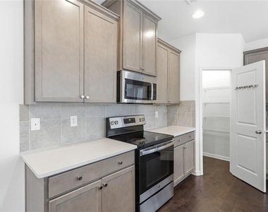 586 Morrow Lane Sw - Photo Thumbnail 9