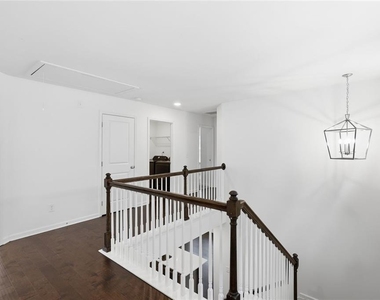 586 Morrow Lane Sw - Photo Thumbnail 12