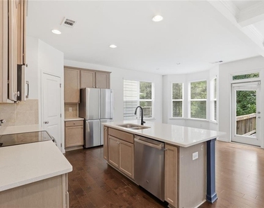 586 Morrow Lane Sw - Photo Thumbnail 5