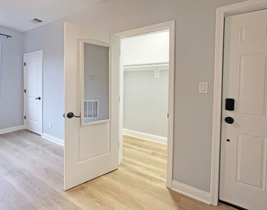 2429 W Cortland Street - Photo Thumbnail 4