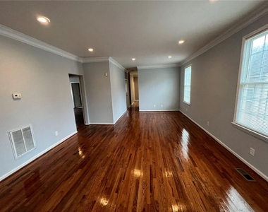 699 Smith Street Sw - Photo Thumbnail 2